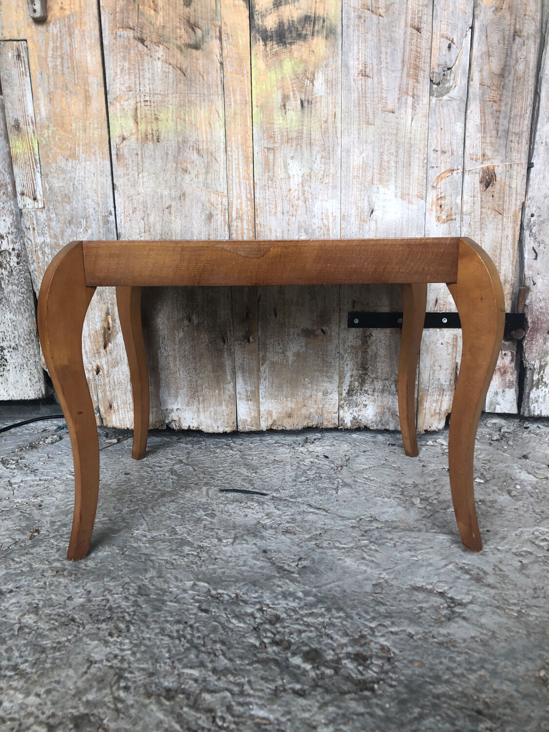 Coffee table wood marquetry tray and curved legs vintage
