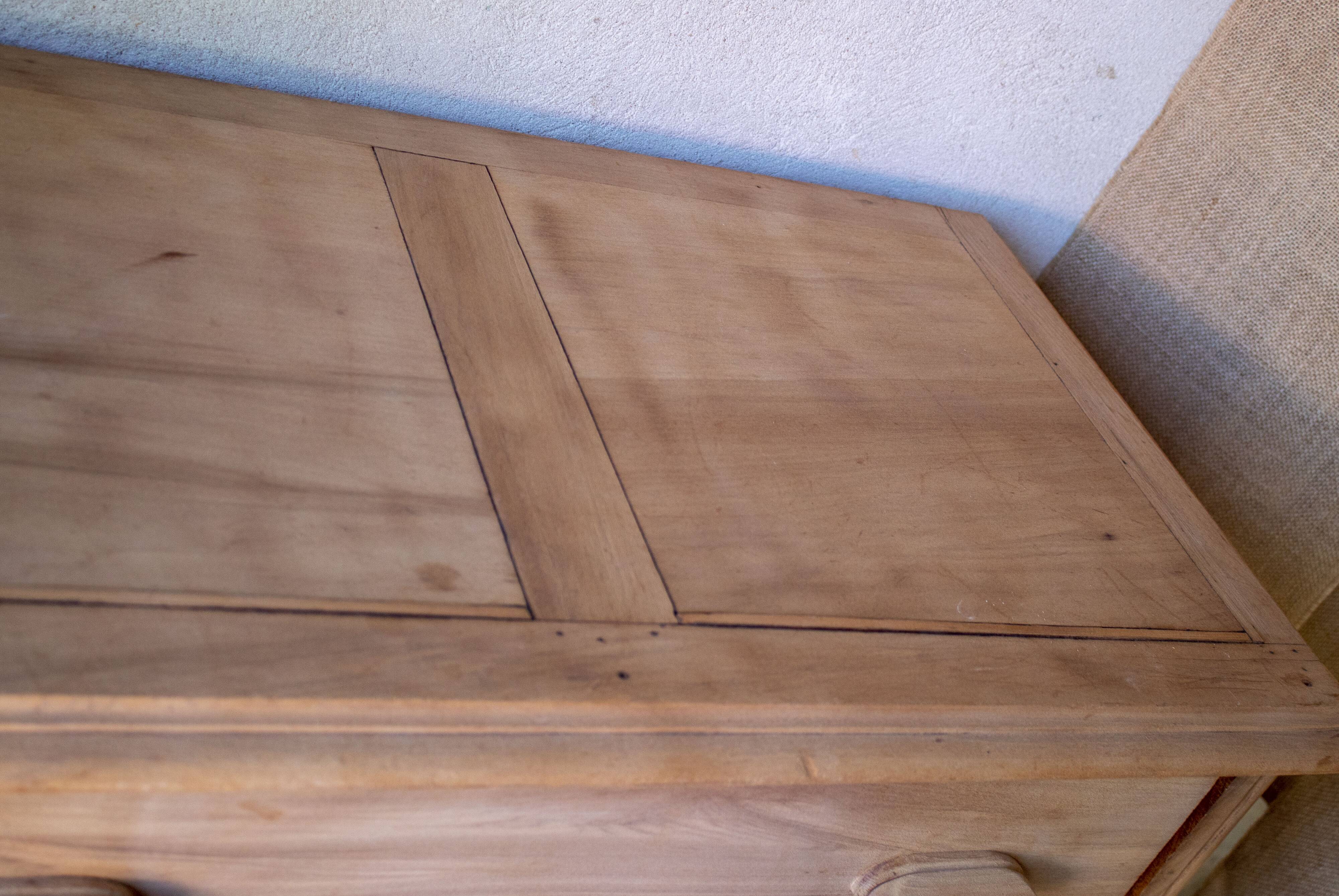 Solid wood chest of drawers