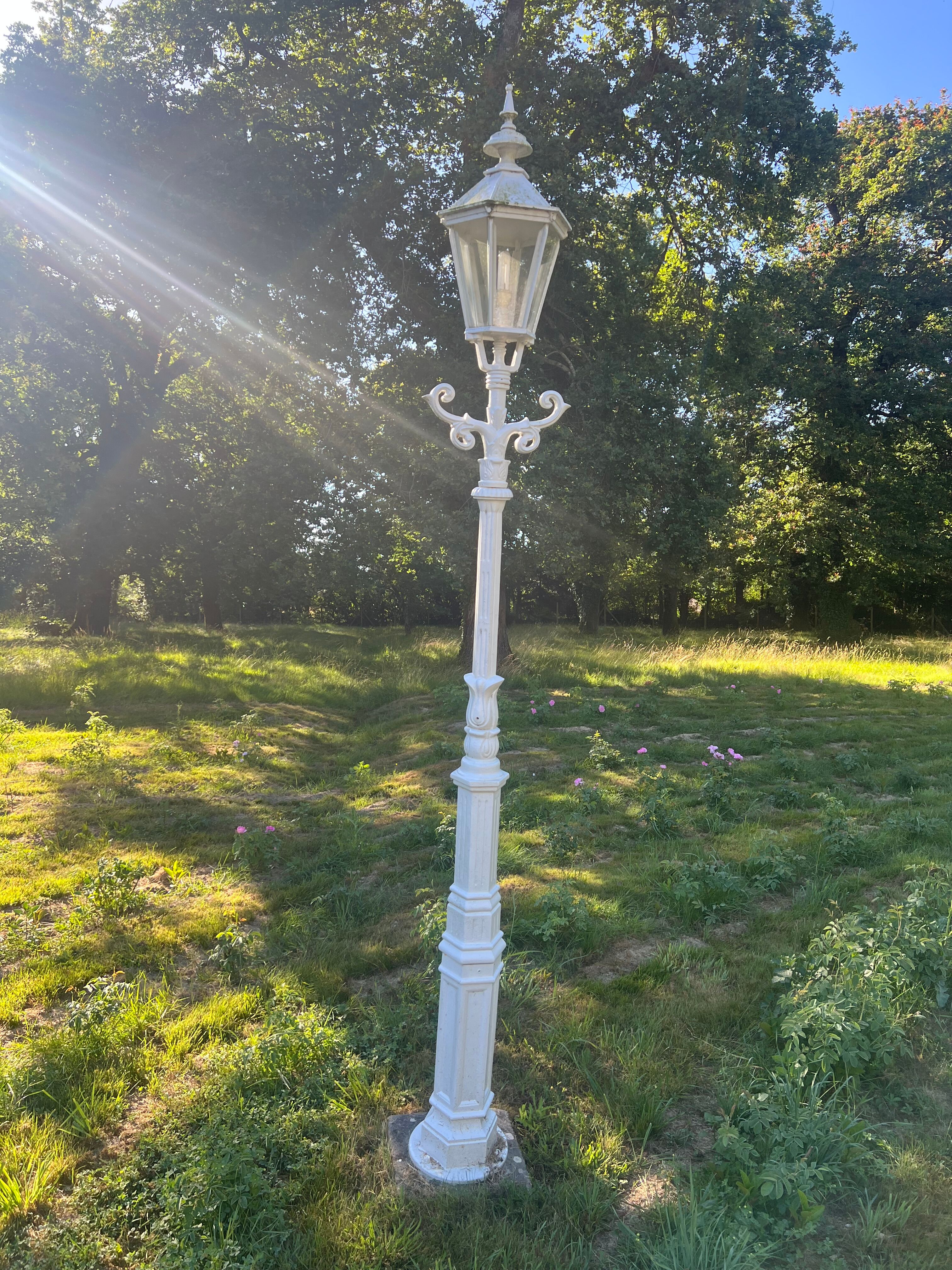 17 lampadaires en fonte