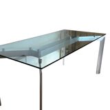 Metra Seccose table, design by Makio Hasuike