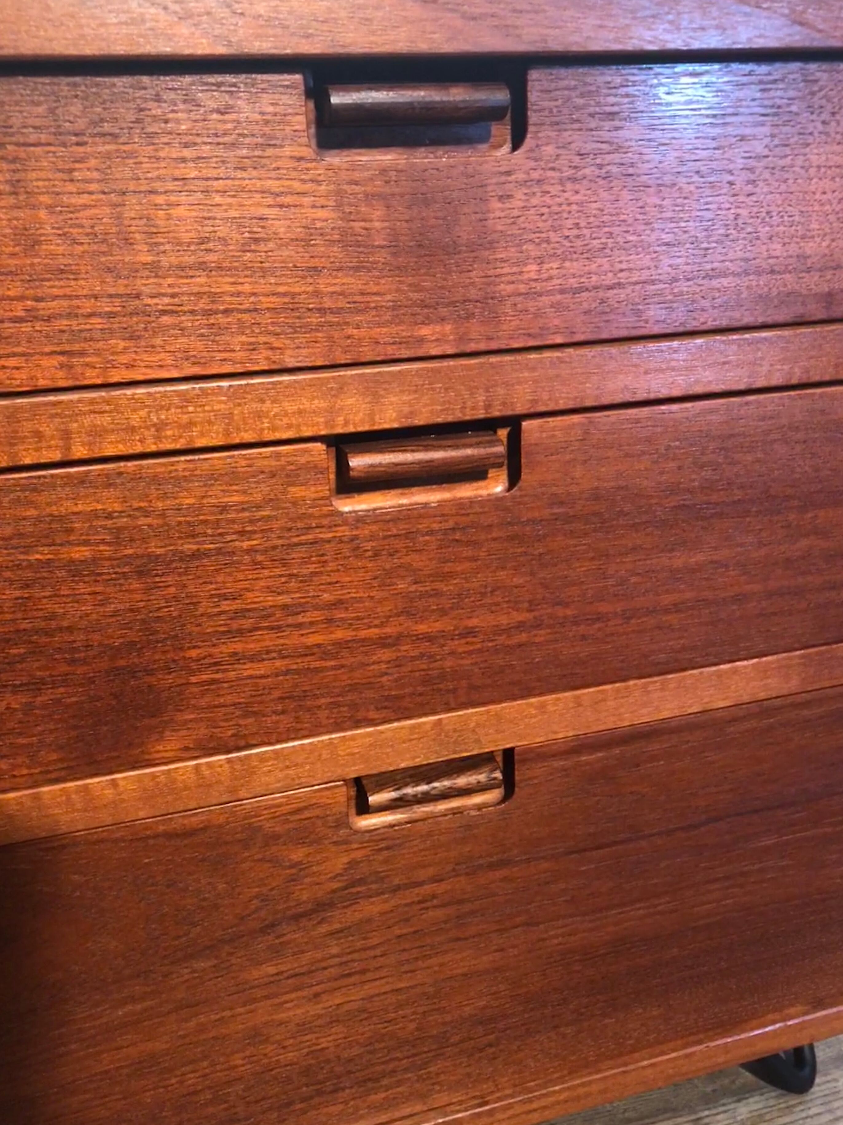 Scandinavian chest of drawer