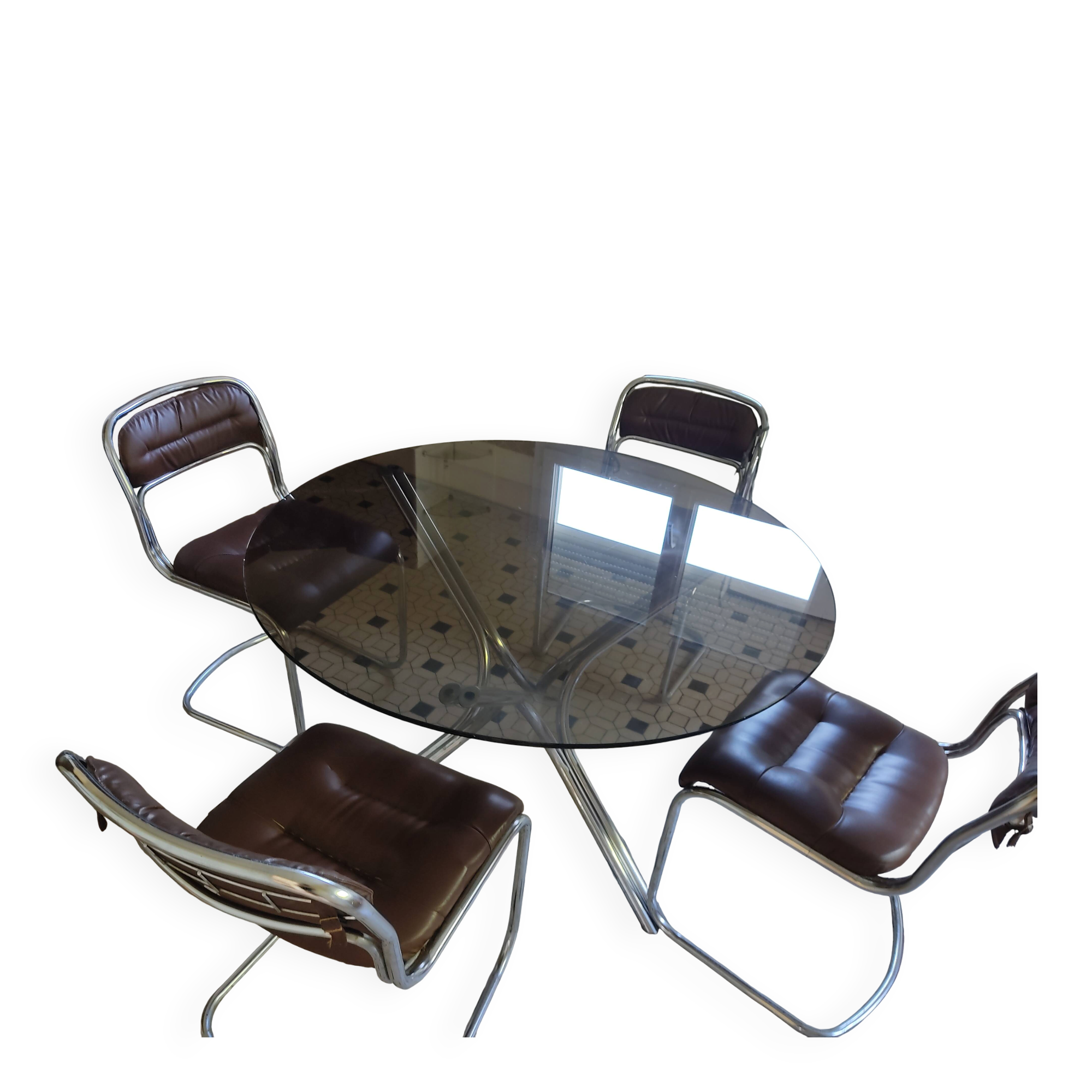 Round kitchen table with smoked glass top and 4 chairs from the 1970s.