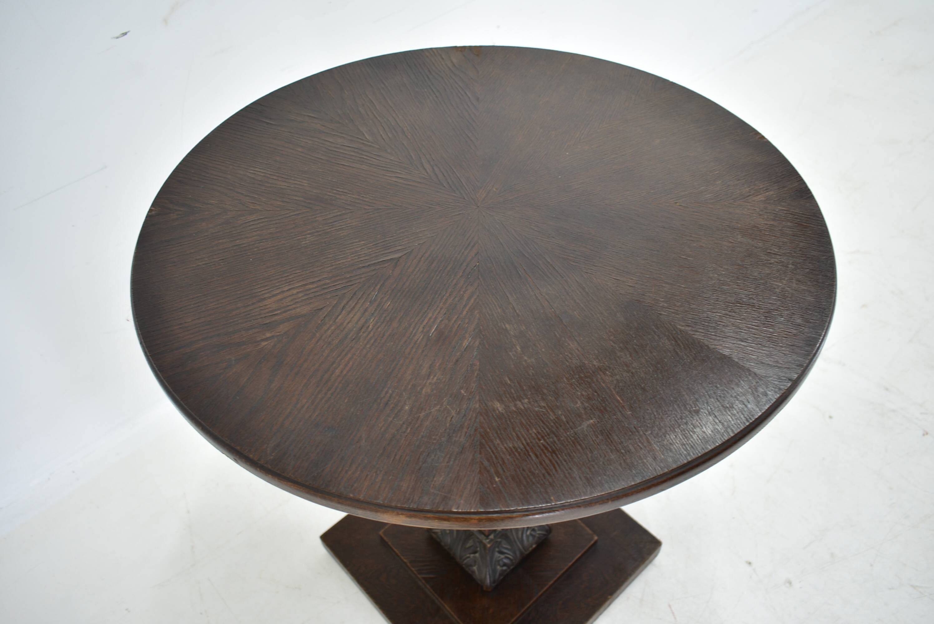 1920s Art Deco Occasional Coffee Table and tablecloth