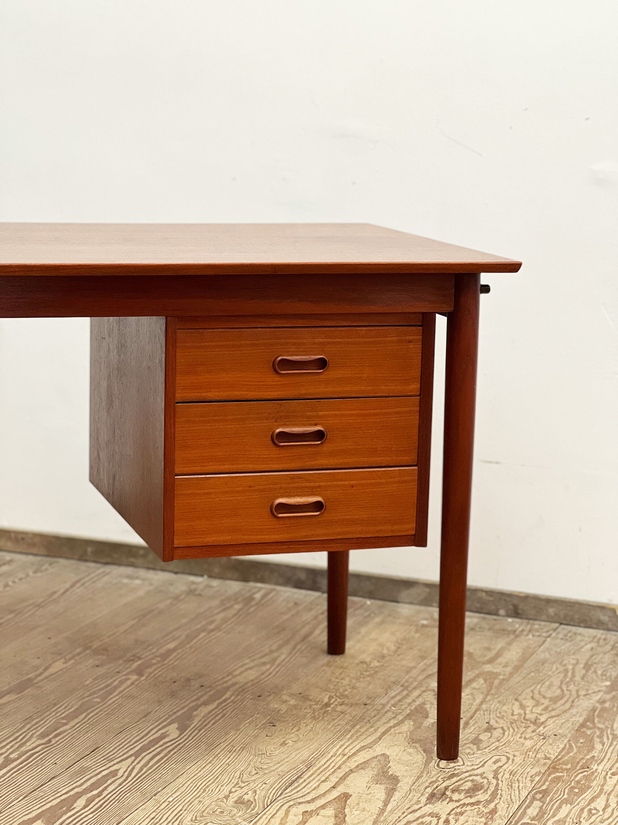Danish mid-century modern teak writing desk by Arne Vodder, 1960s
