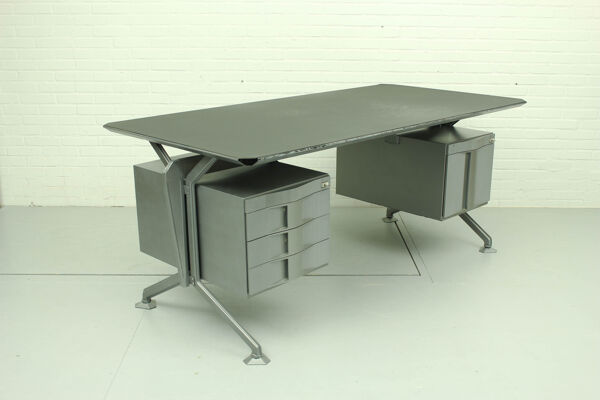 Bureau Arco Desk Par Studio Bbpr Pour Olivetti 1963
