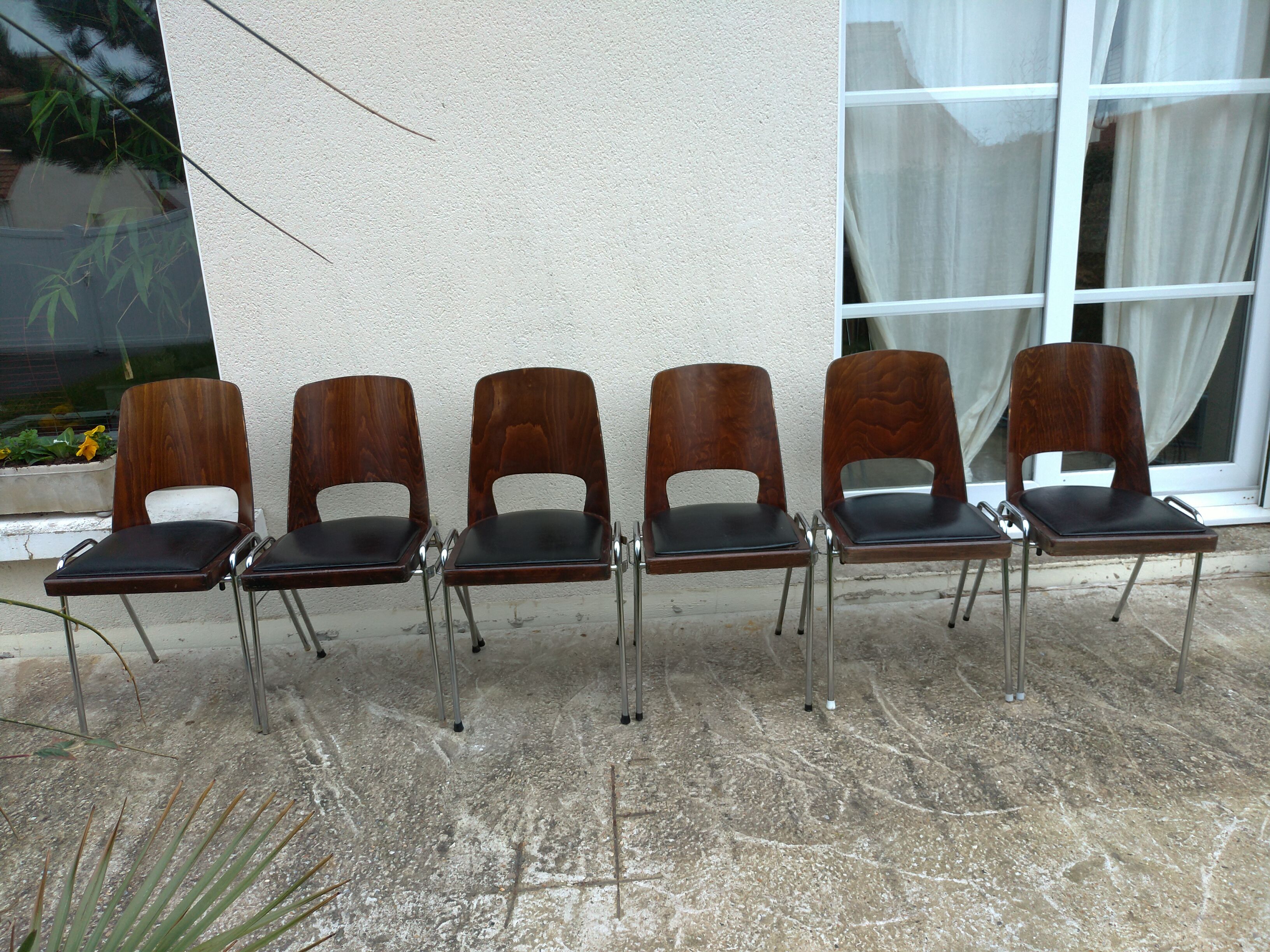 6 stackable Baumann chairs