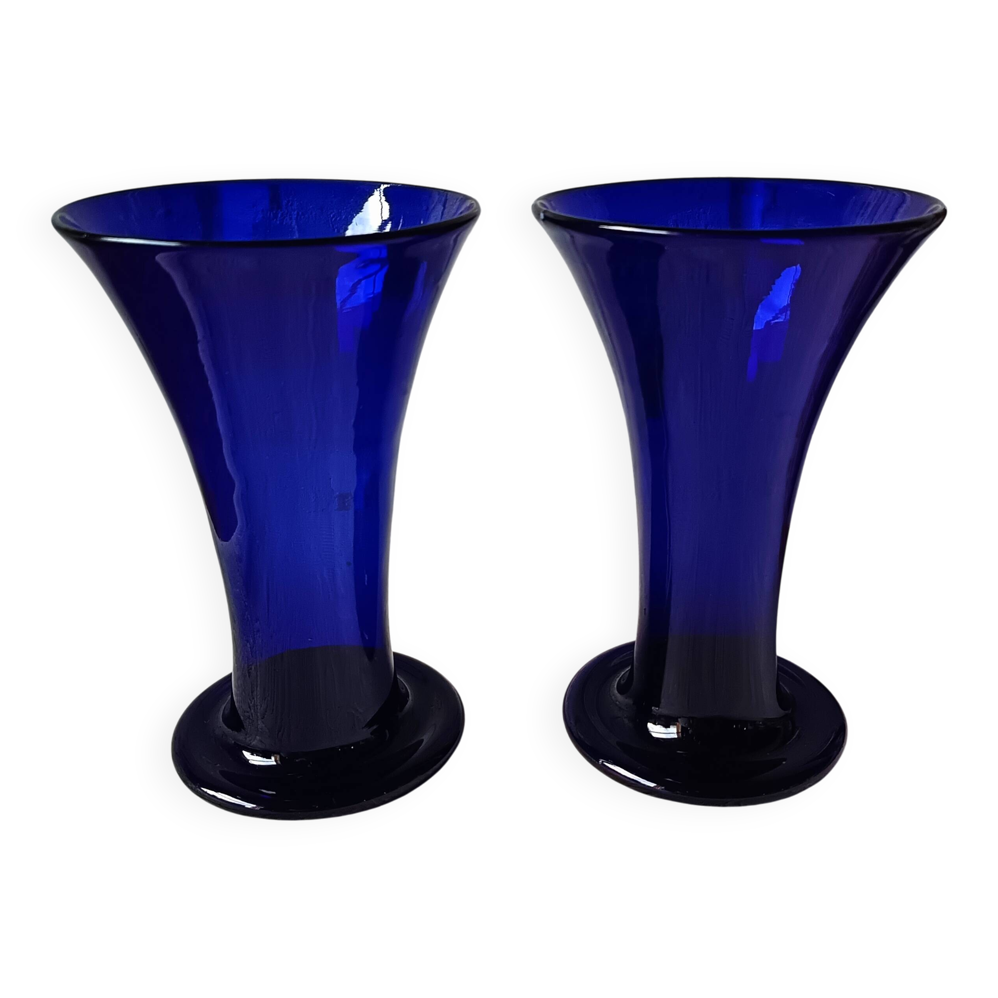 Pair of cobalt blue vases in blown glass, handmade.