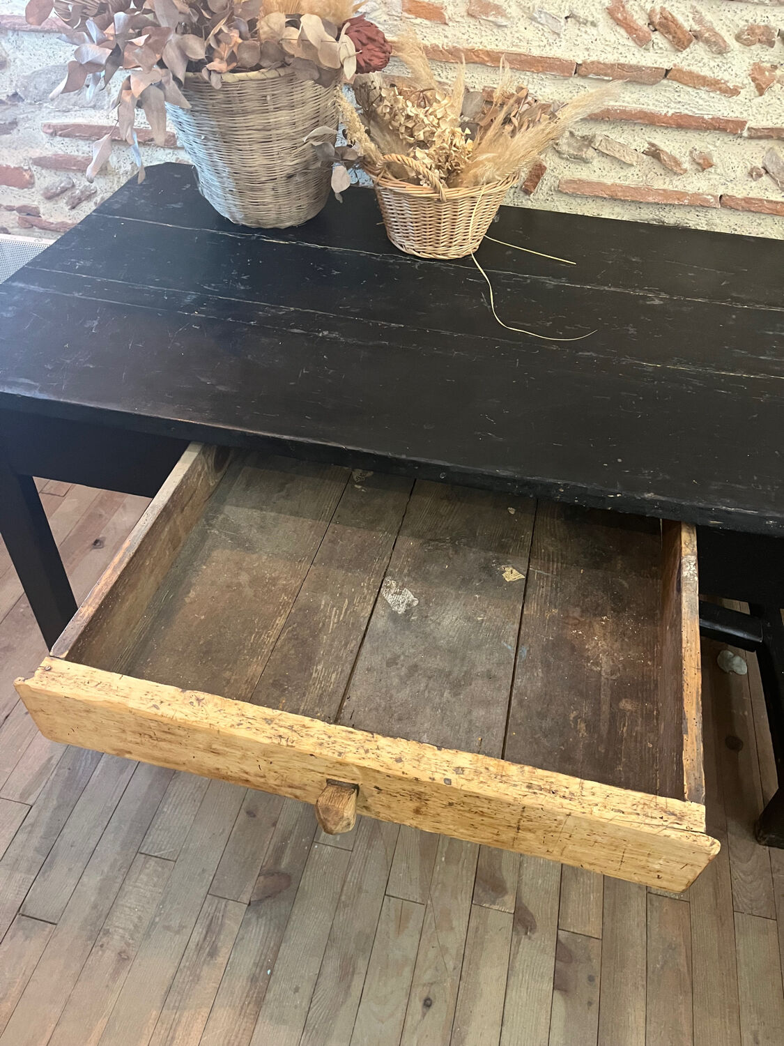 Farm table