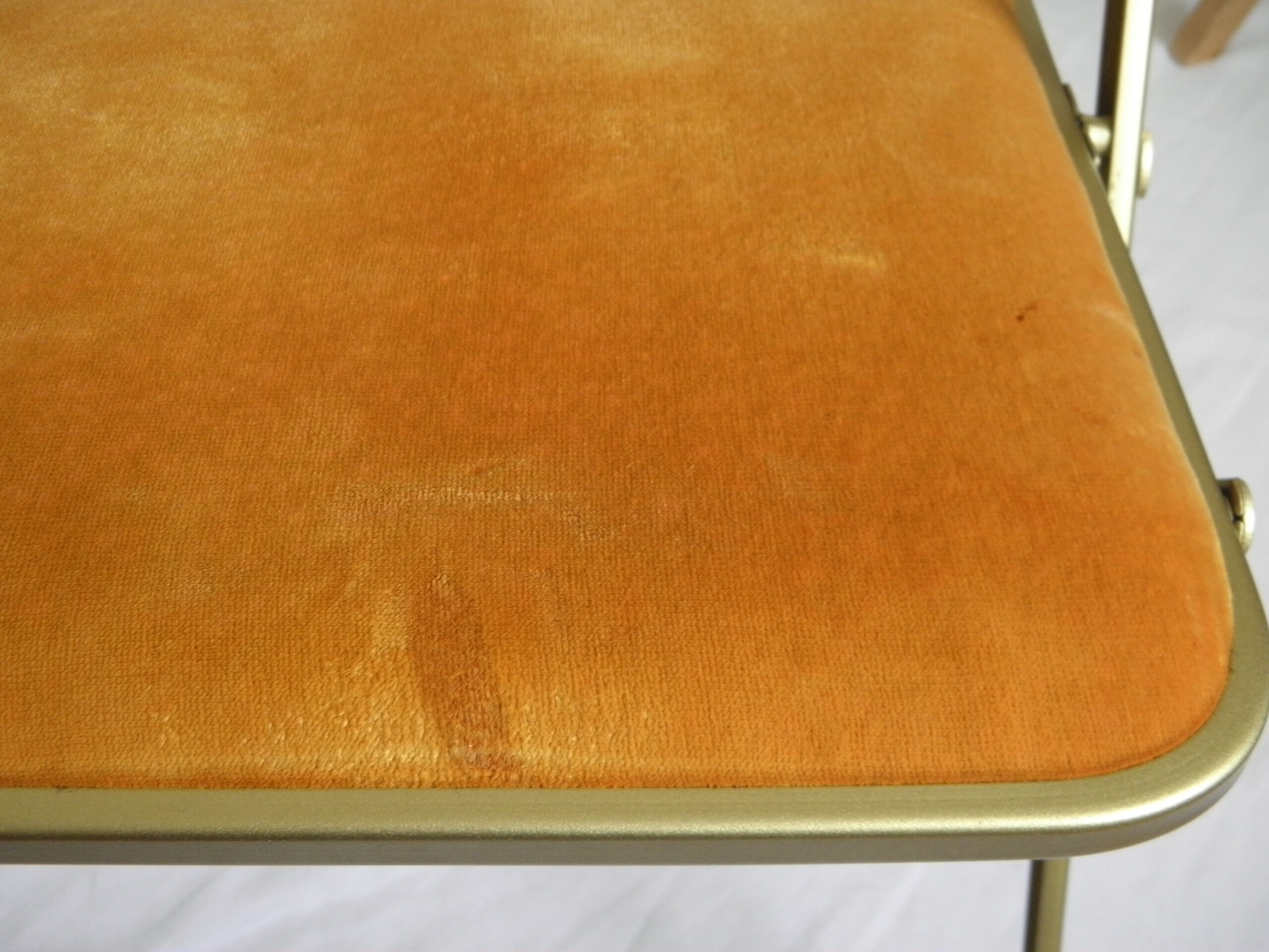 Folding chairs in gold metal and velvet