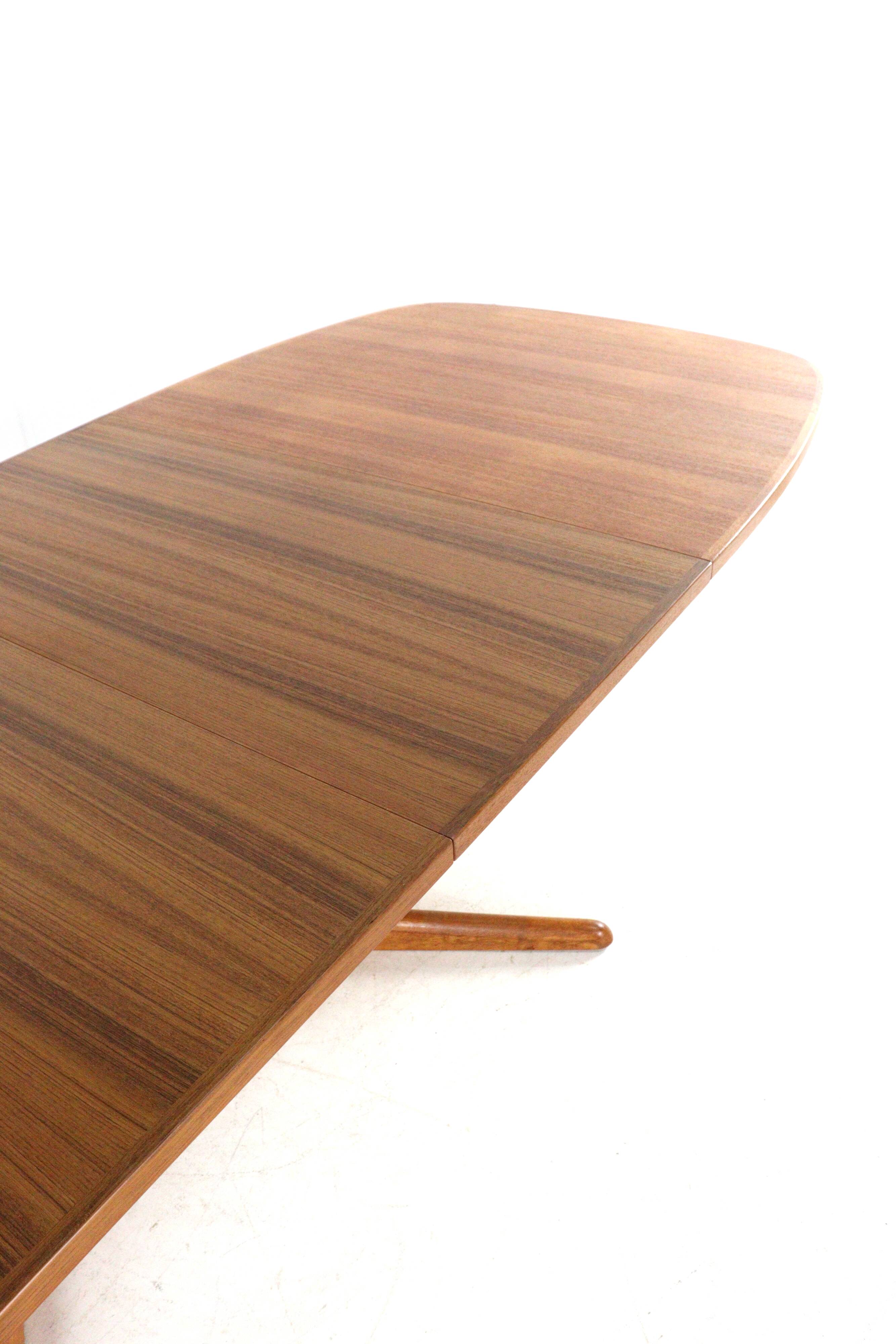 Large oval extendable dining table Gudme Danish design in teak - restored