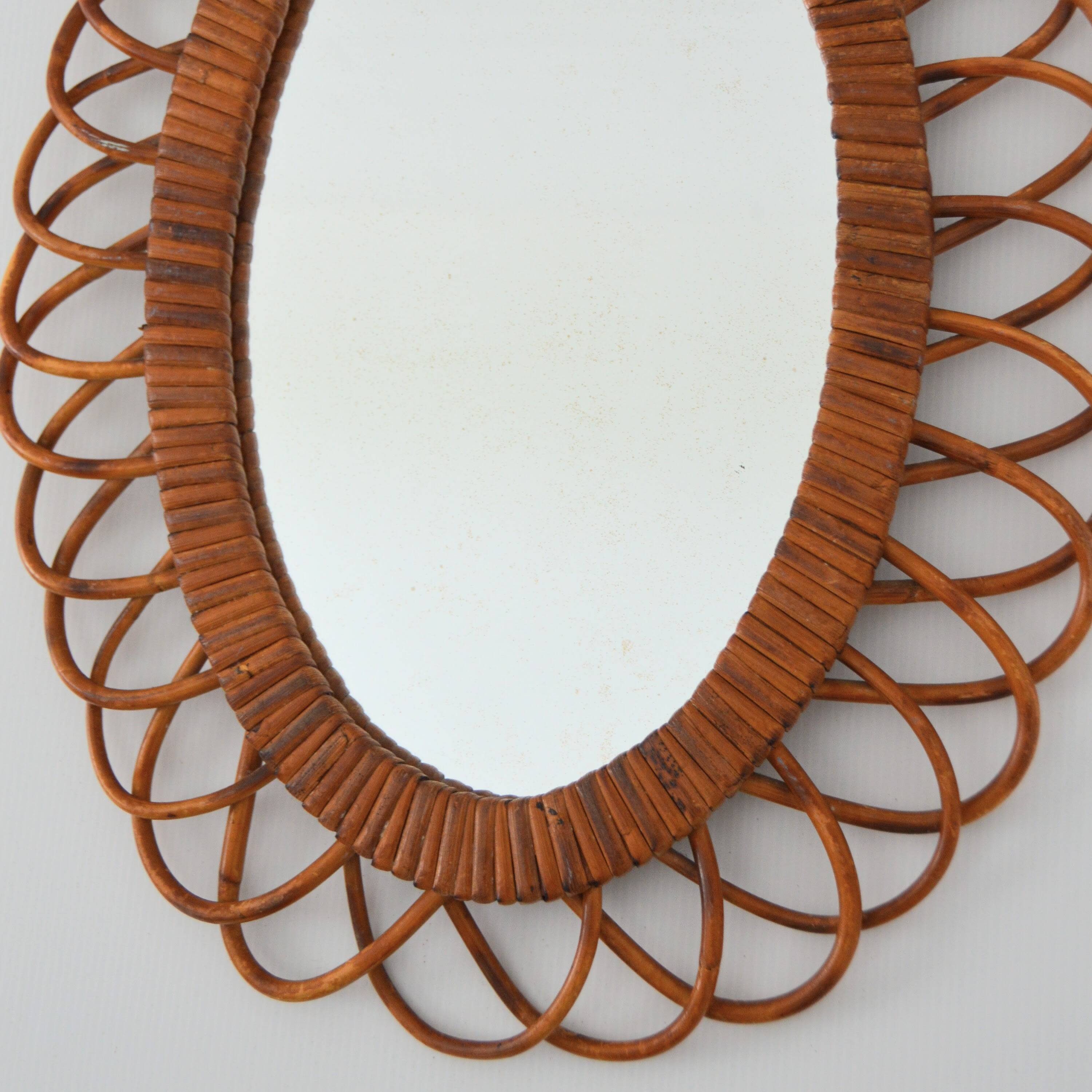 Miroir fleur en rotin, années 50-60