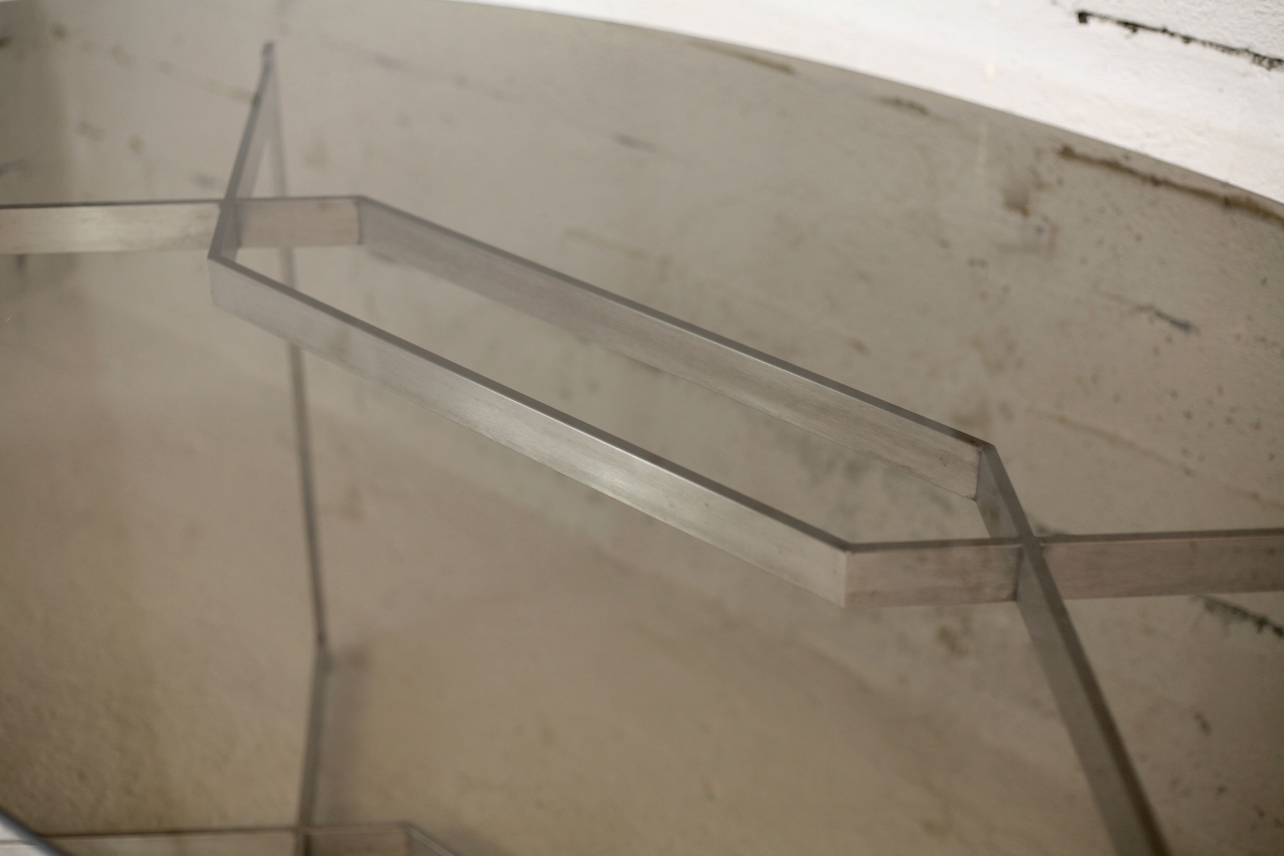 Table de Paul Legard, édition DOM, aluminium brossé et dalle elliptique de verre fumé, France, circa