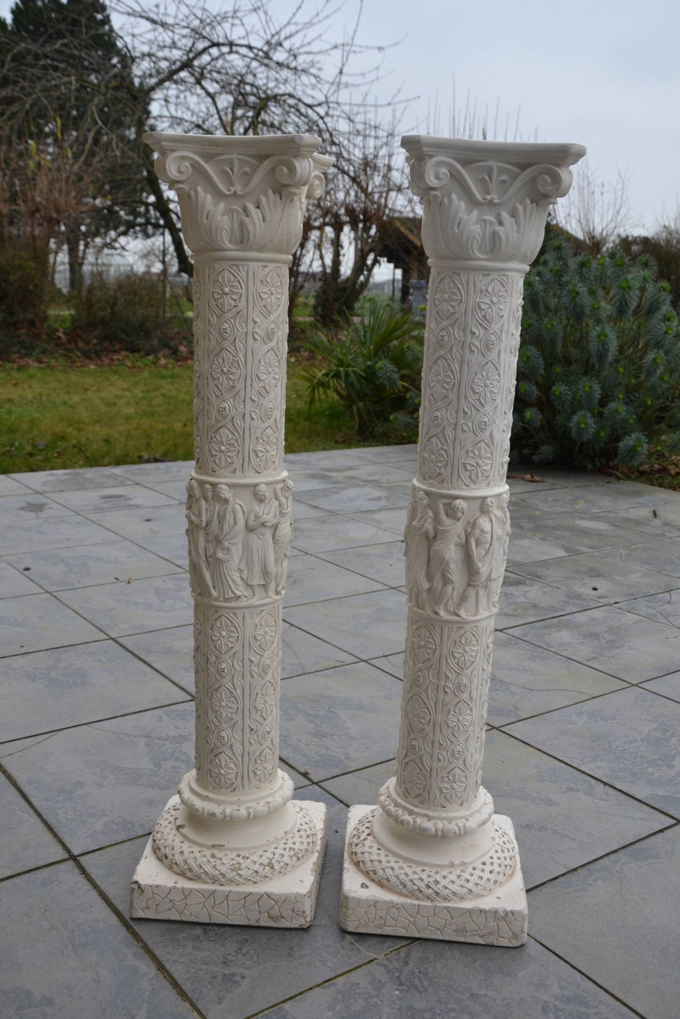 2 old plaster columns