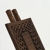 Chaise décorative antique avec sculpture en bois africain