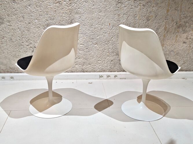 Set of two chairs "Tulip" by Eero Saarinen for Knoll
