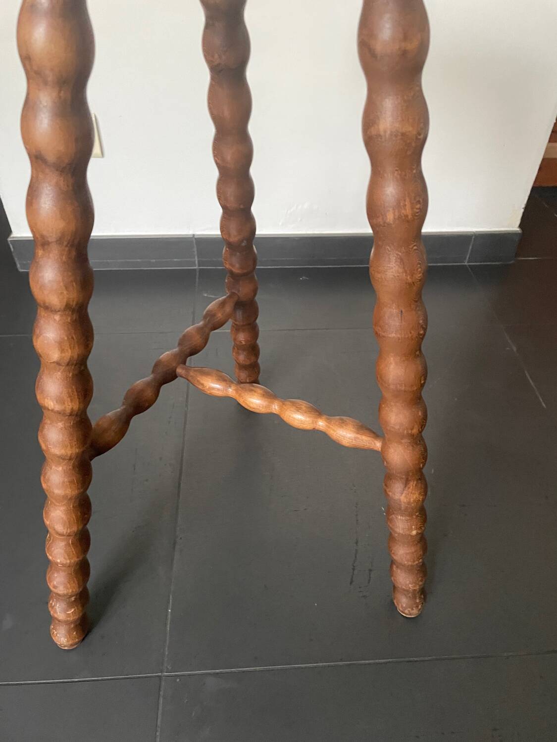 Tabouret haut tripode vintage