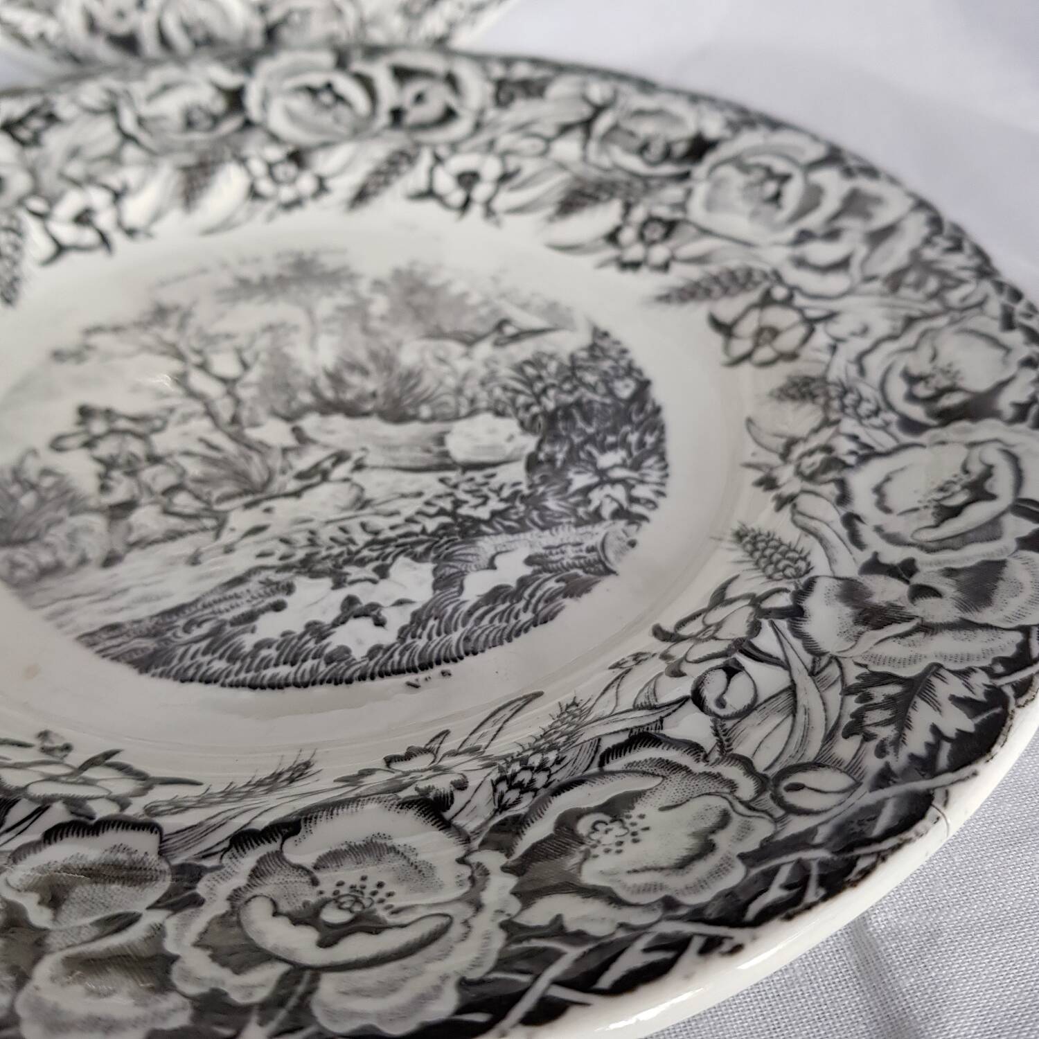 Lot de 2 assiettes parlantes Gien en noir et blanc