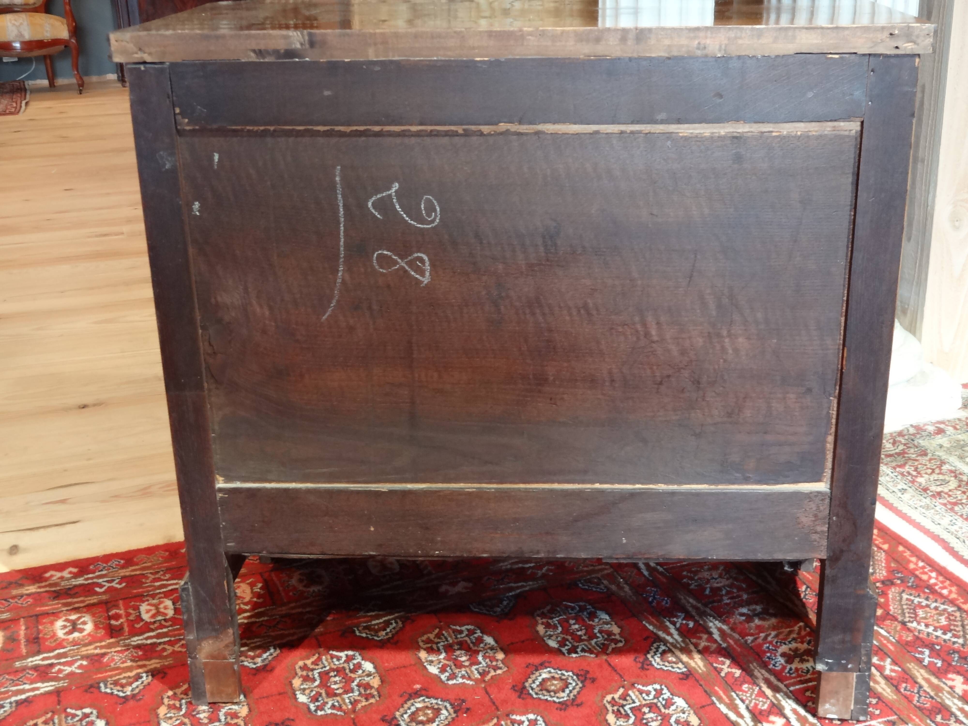 19th century chest of drawers in mahogany veneer, three drawers, 81x80x43 cm