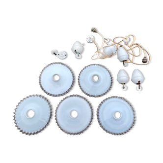Suspension rises and falls opaline and antique porcelain
