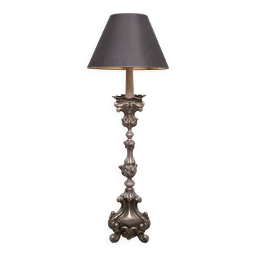 Superbe lampadaire en étain rococo antique d'Italie.