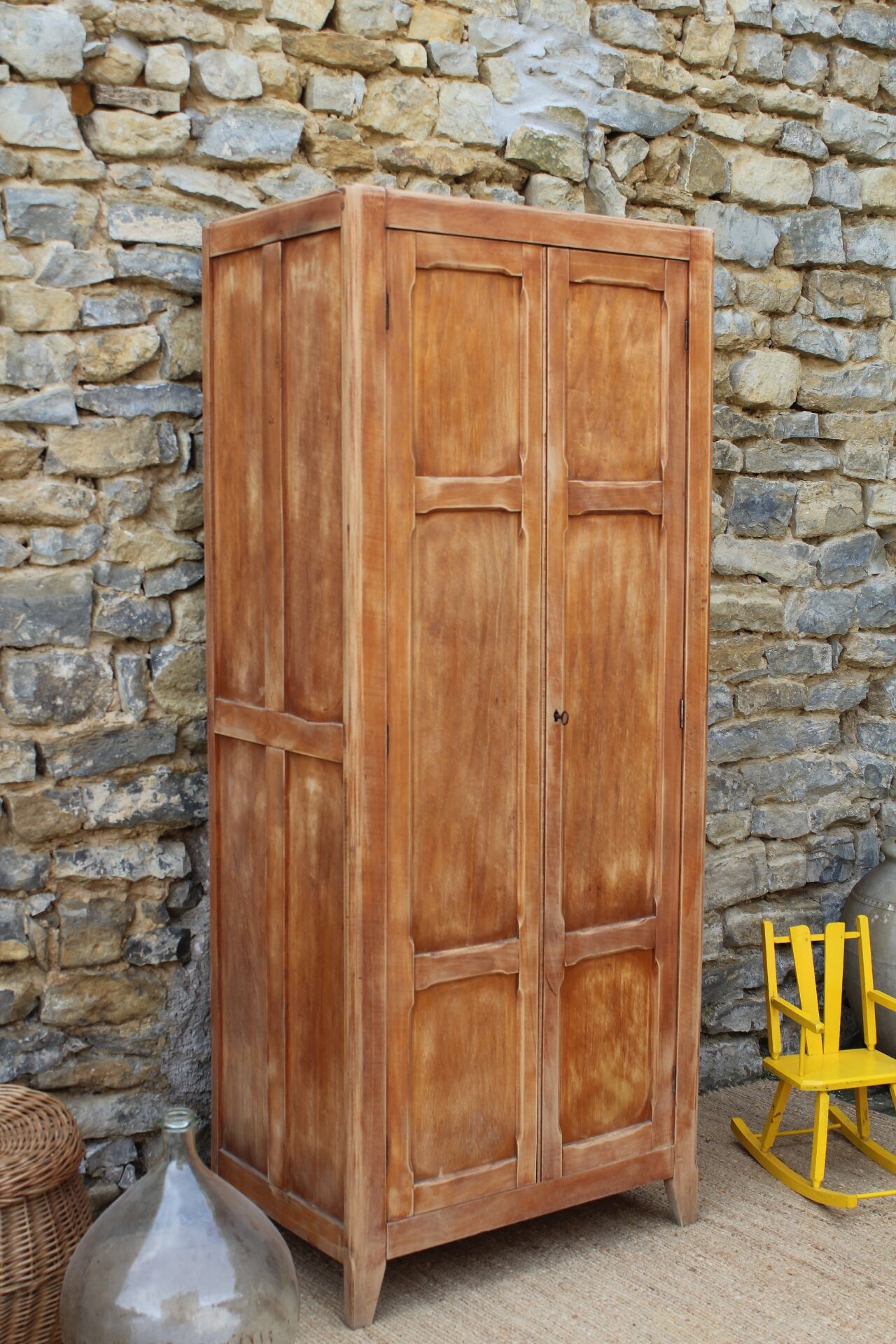 Armoire parisienne