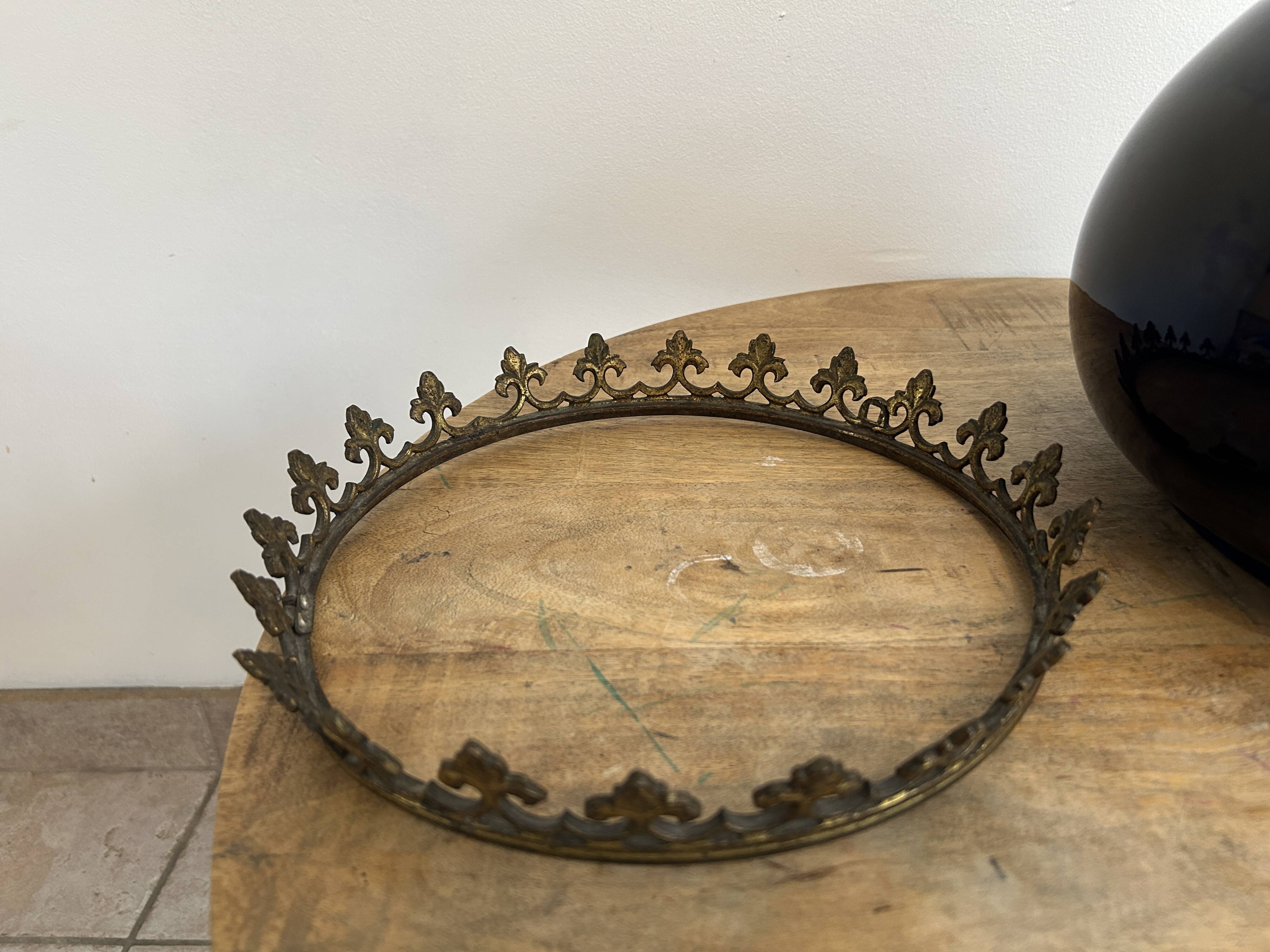 Ceramic cache-pot with bronze frame