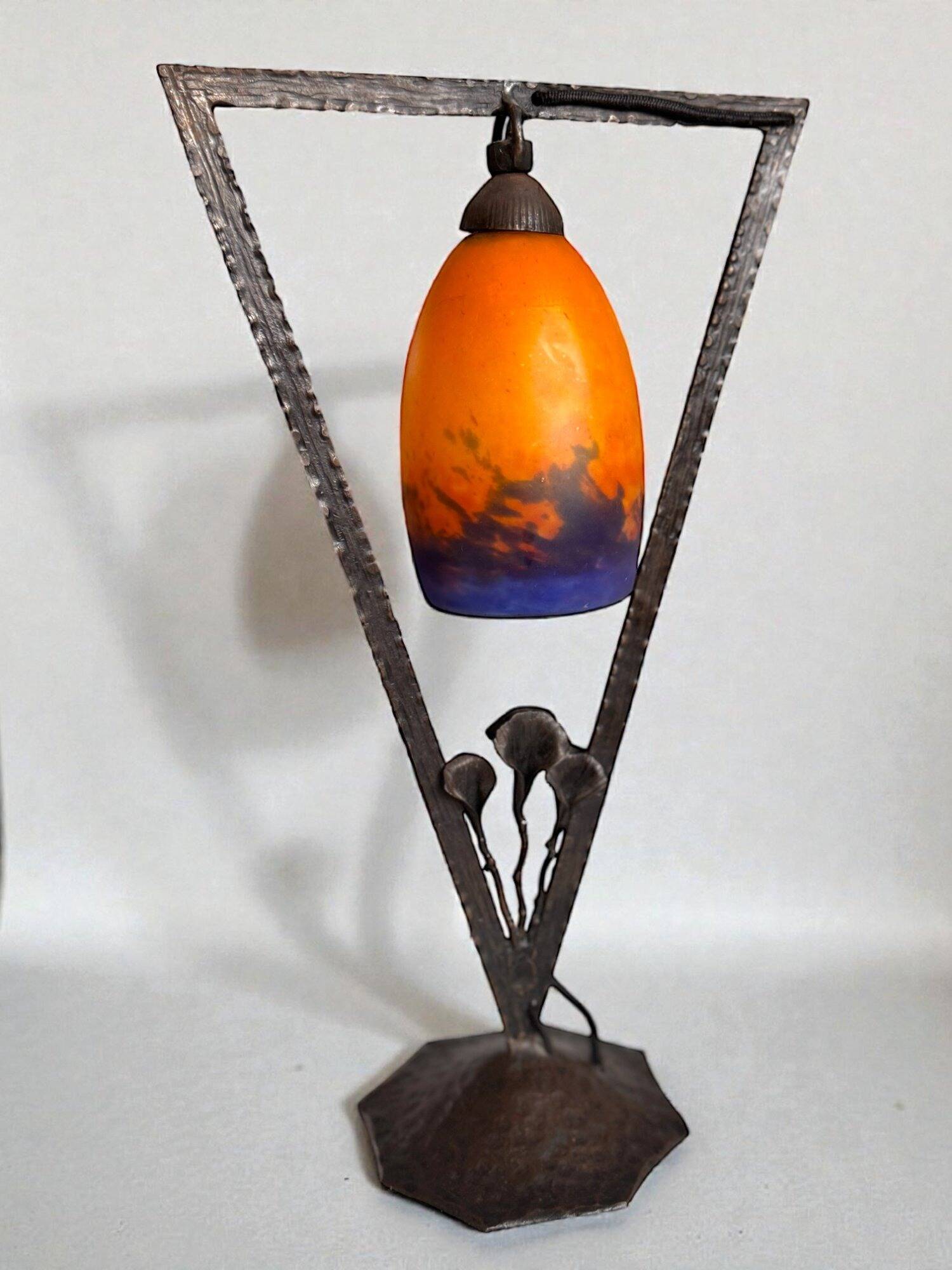 Art Deco lamp by Muller Frères Lunéville, signed glass, 1920.