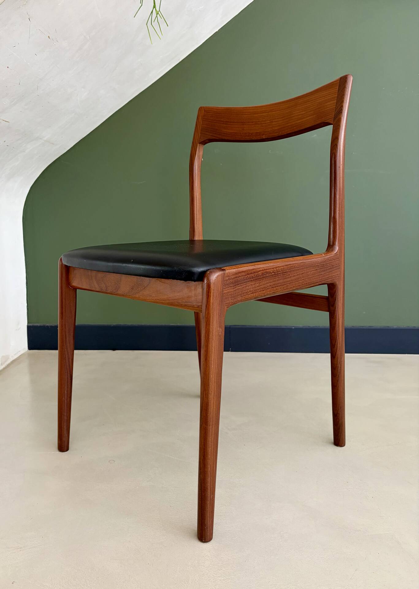 Set of 6 Danish teak chairs, 1970s.