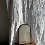 Petit miroir arrondi, cadre en bois, encadrement doré H49,5