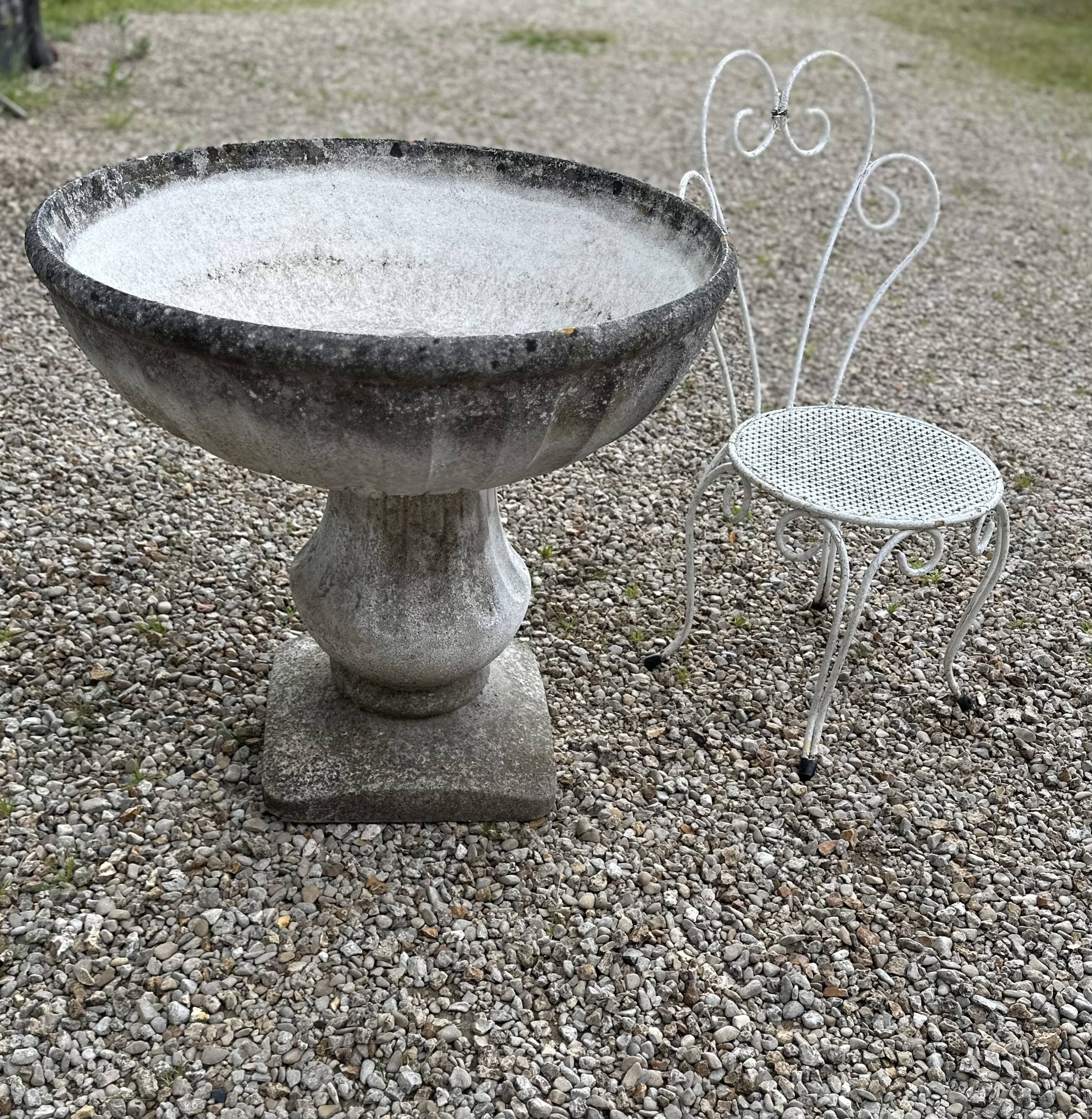 Vintage 80'S cement planter basin