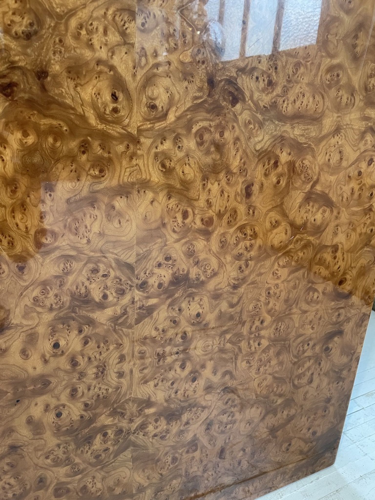 Table basse italienne laque loupe d’orme
