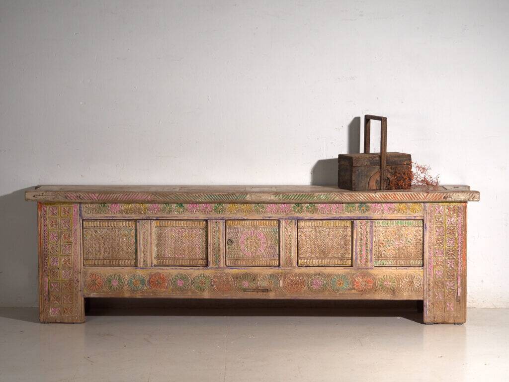 Polychrome carved antique buffet in pine – Xinjiang, circa 1900