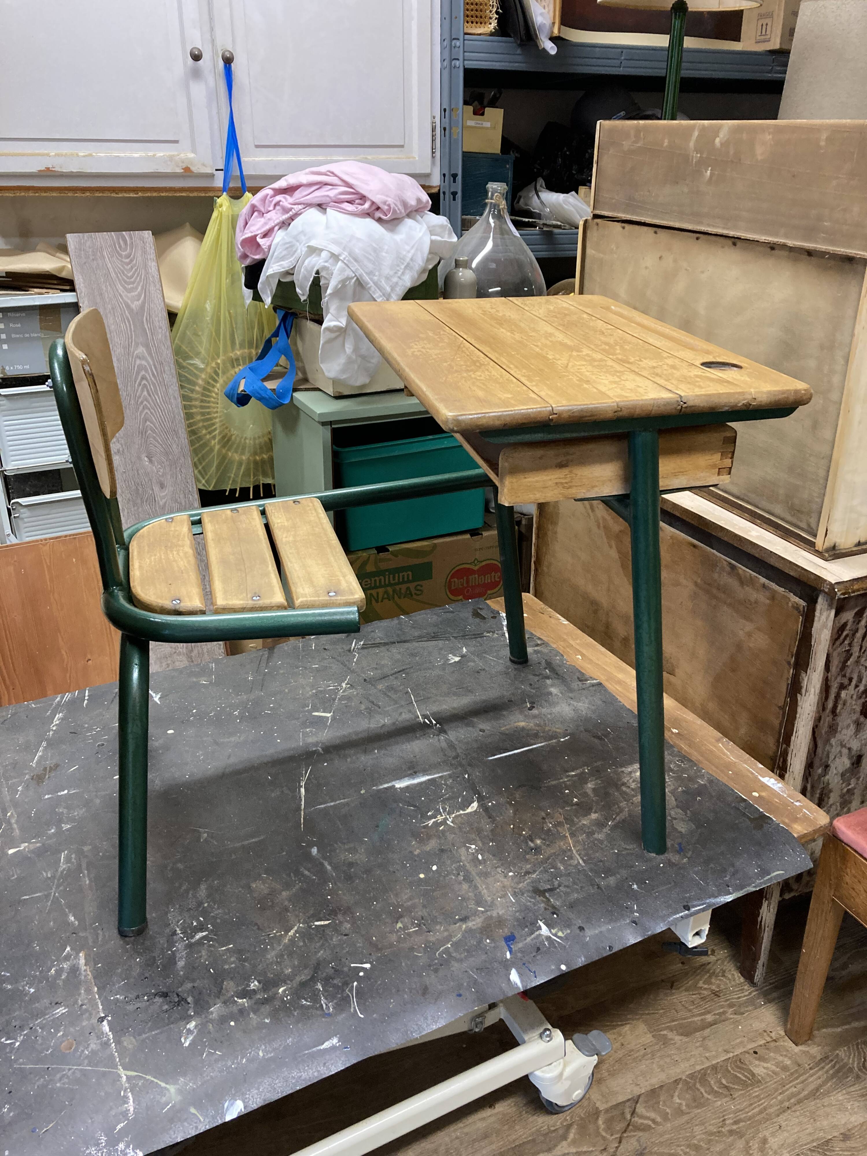 School desk RESERVED BHV