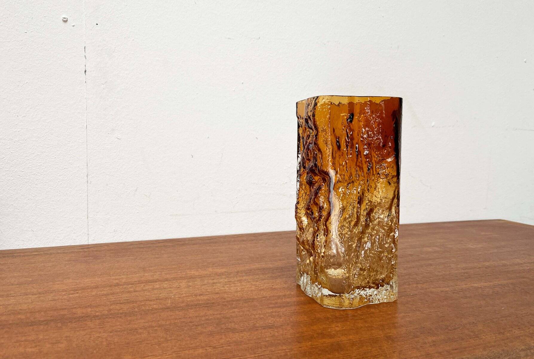 Mid-century modern glass vase by Kai Blomqvist for Kumela, Finland, 1960s.