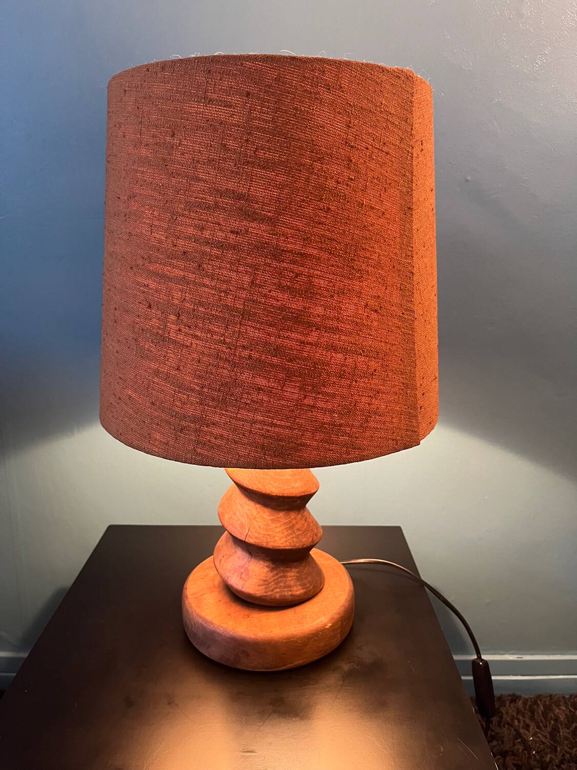 Table lamp in turned solid wood