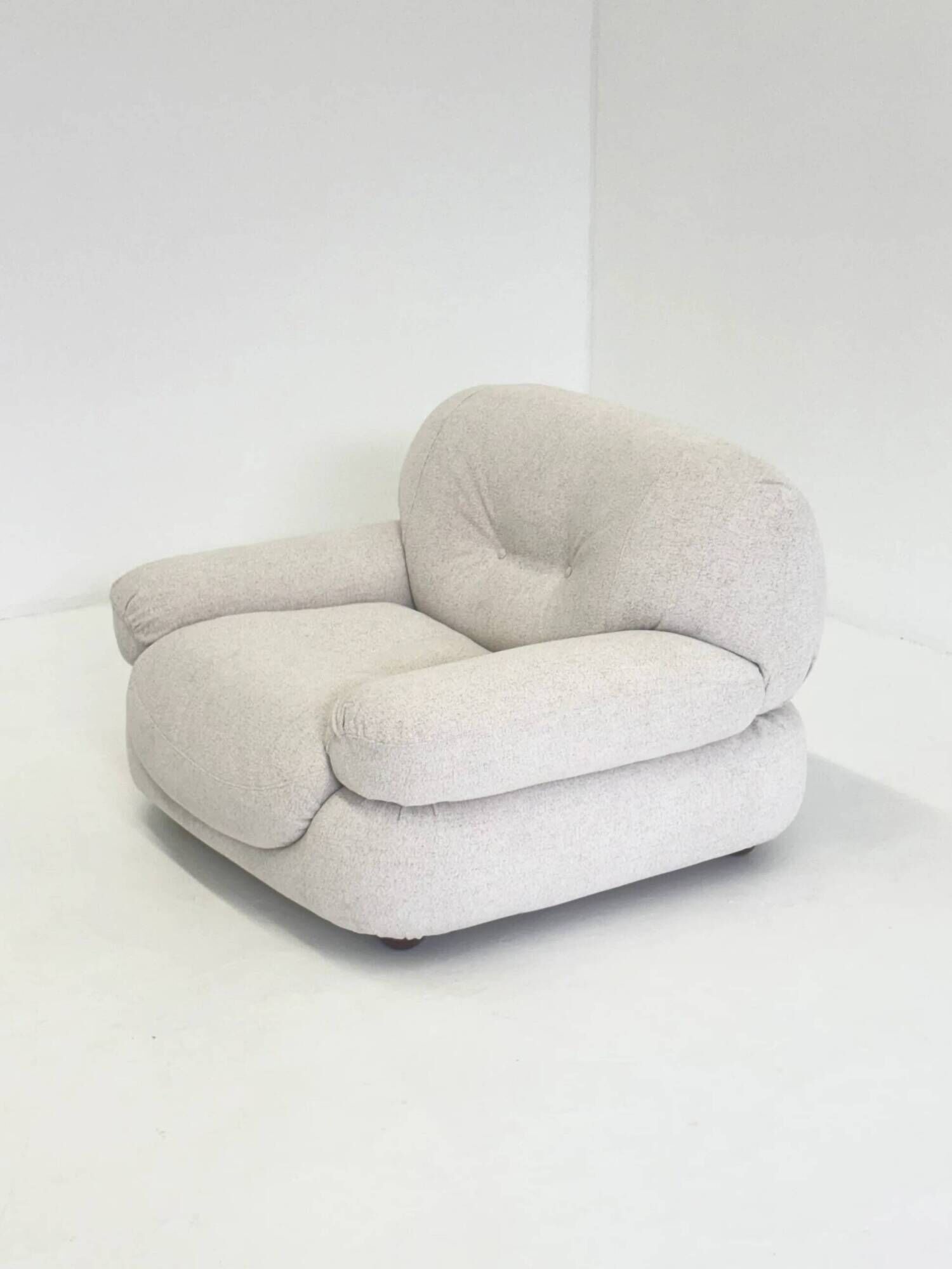Sapporo armchair by Mario Marenco for Mobil Girgi in cream beige