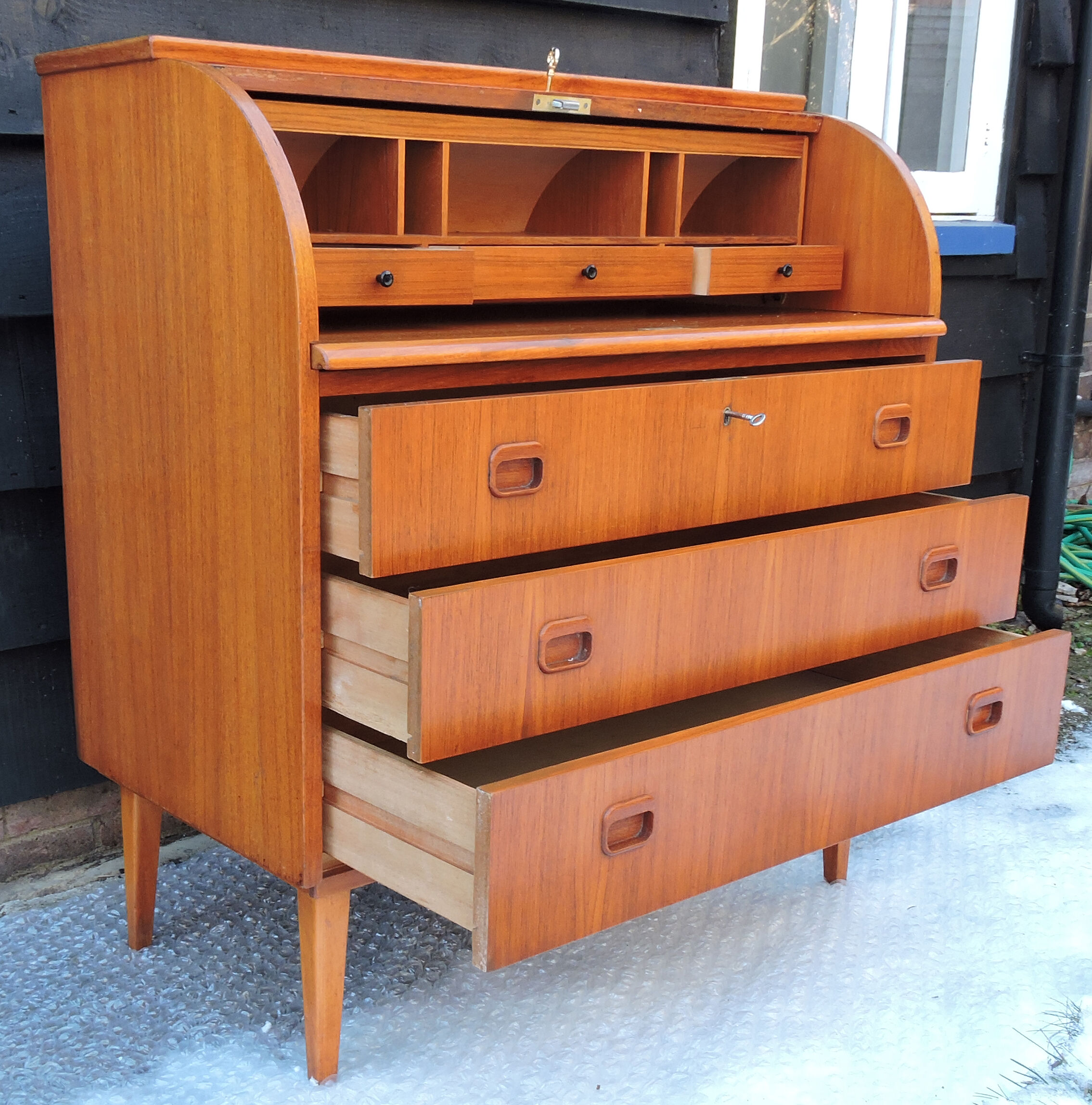 Secrétaire par Egon Ostergaard mi-siècle scandinave en teck rouleau