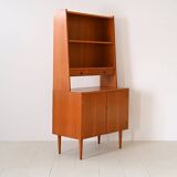 Bookcase with drawers and storage compartment
