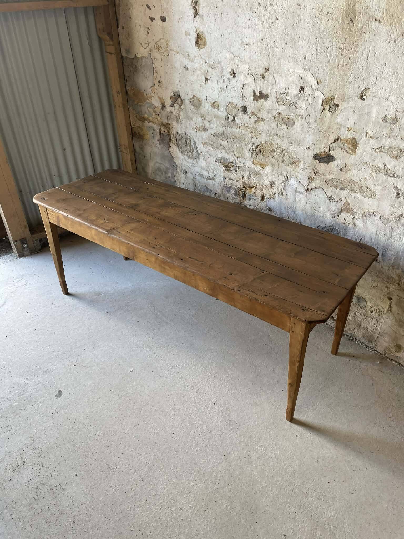 Antique wooden table with tapered legs – 200 cm