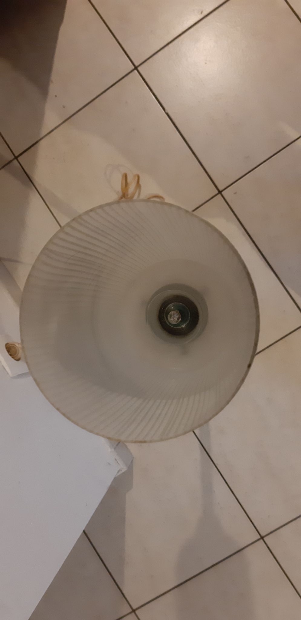 Lampe vintage laiton et opaline blanche