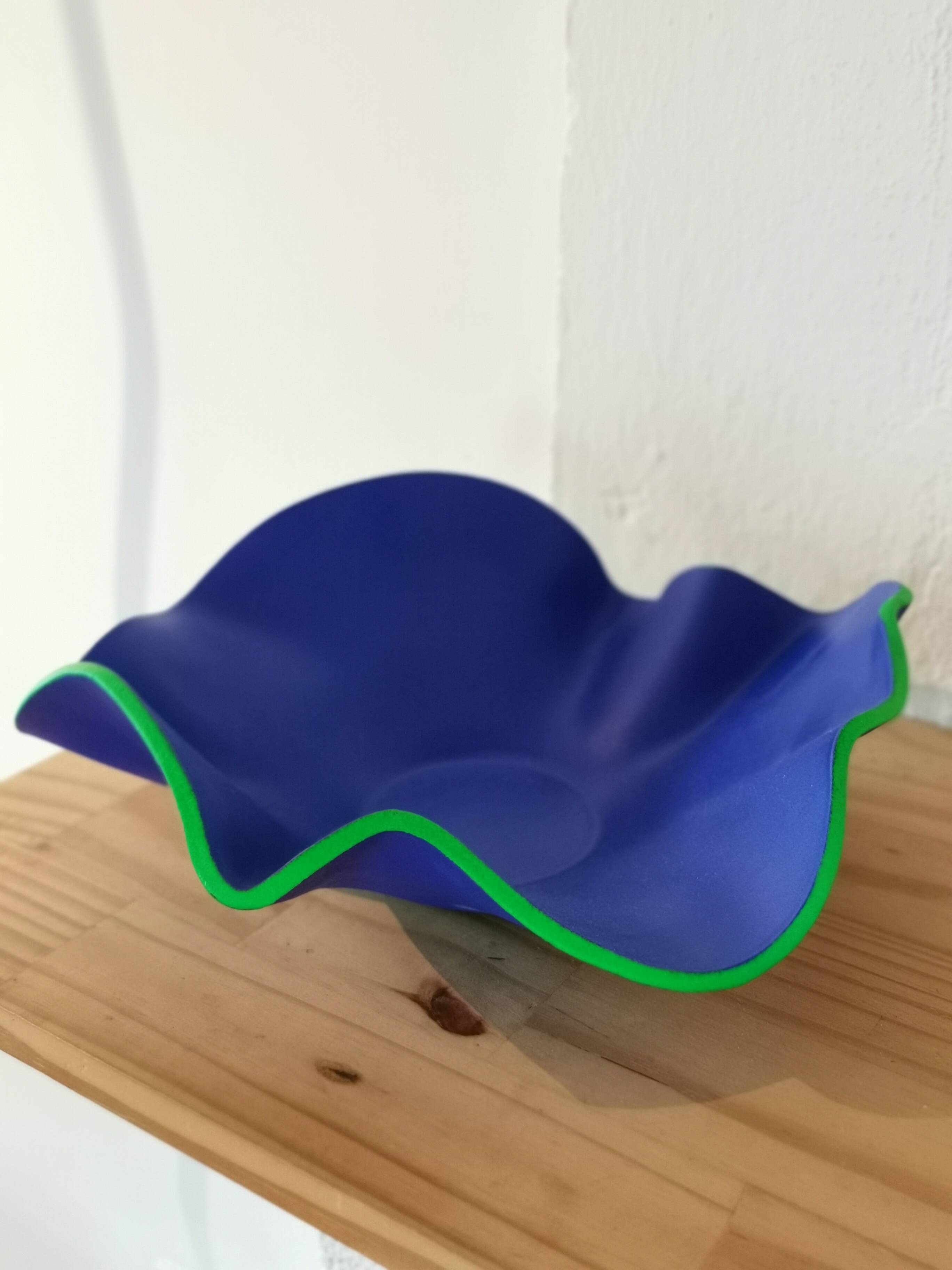 Blue ceramic wavy fruit basket