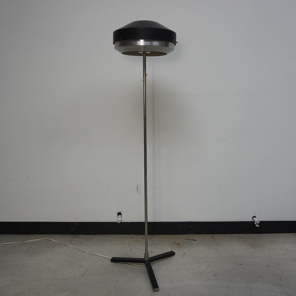 Lampe sur pied modèle 5353 par Willem Hagoort pour Hagoort Rotterdam années 1960.
