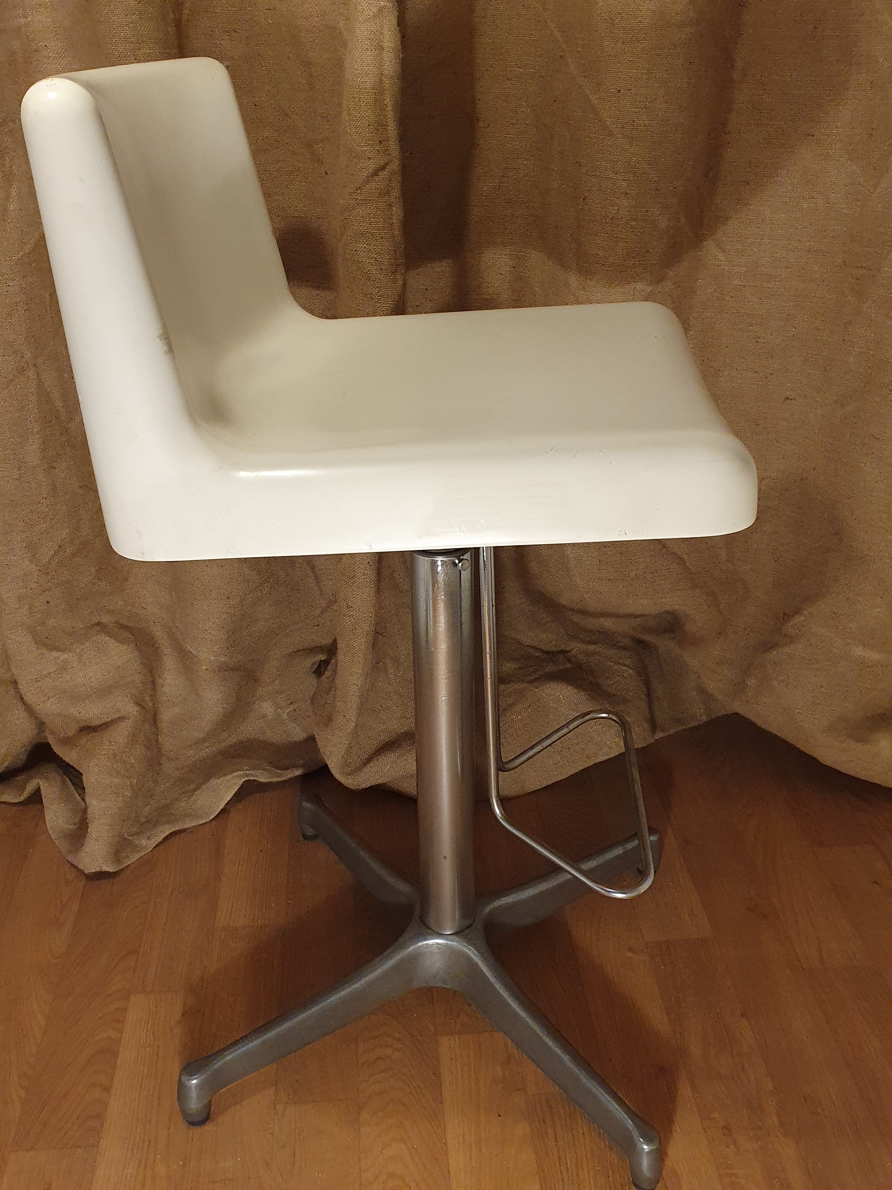 Bar or workshop high chair 80s