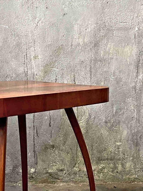 Table d'appoint emblématique tchèque du milieu du siècle par Jindřich Halabala Table d'appoint Spider