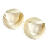 Paire de tasses à thé en porcelaine blanche de la maison Wedgwood