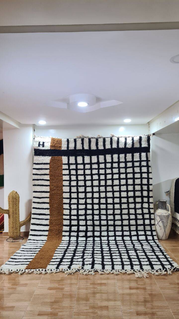 Beni Ouarain Berber wool rug, modern design with black and white checks