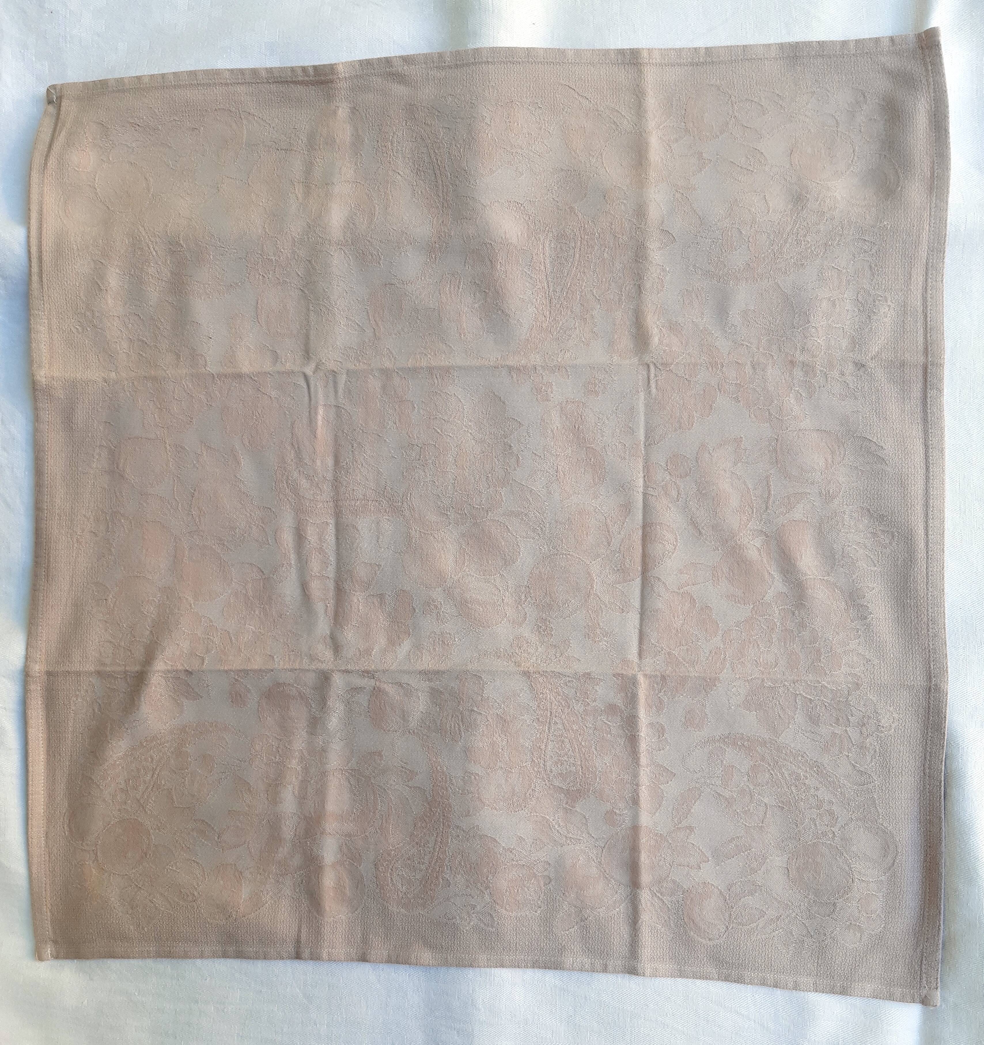 round damask tablecloth, 197 cm in diameter, with 6 towels