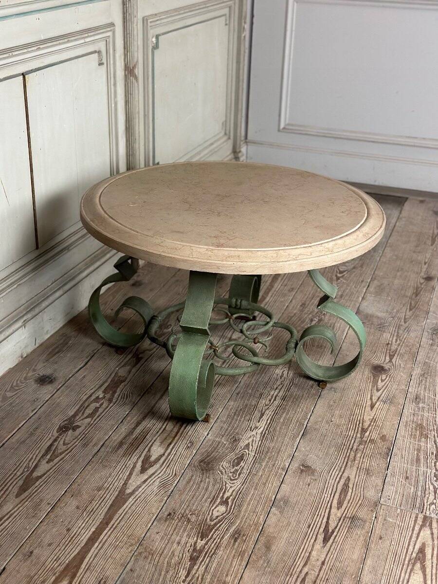 Table basse en fer forgé et marbre beige vers 1930