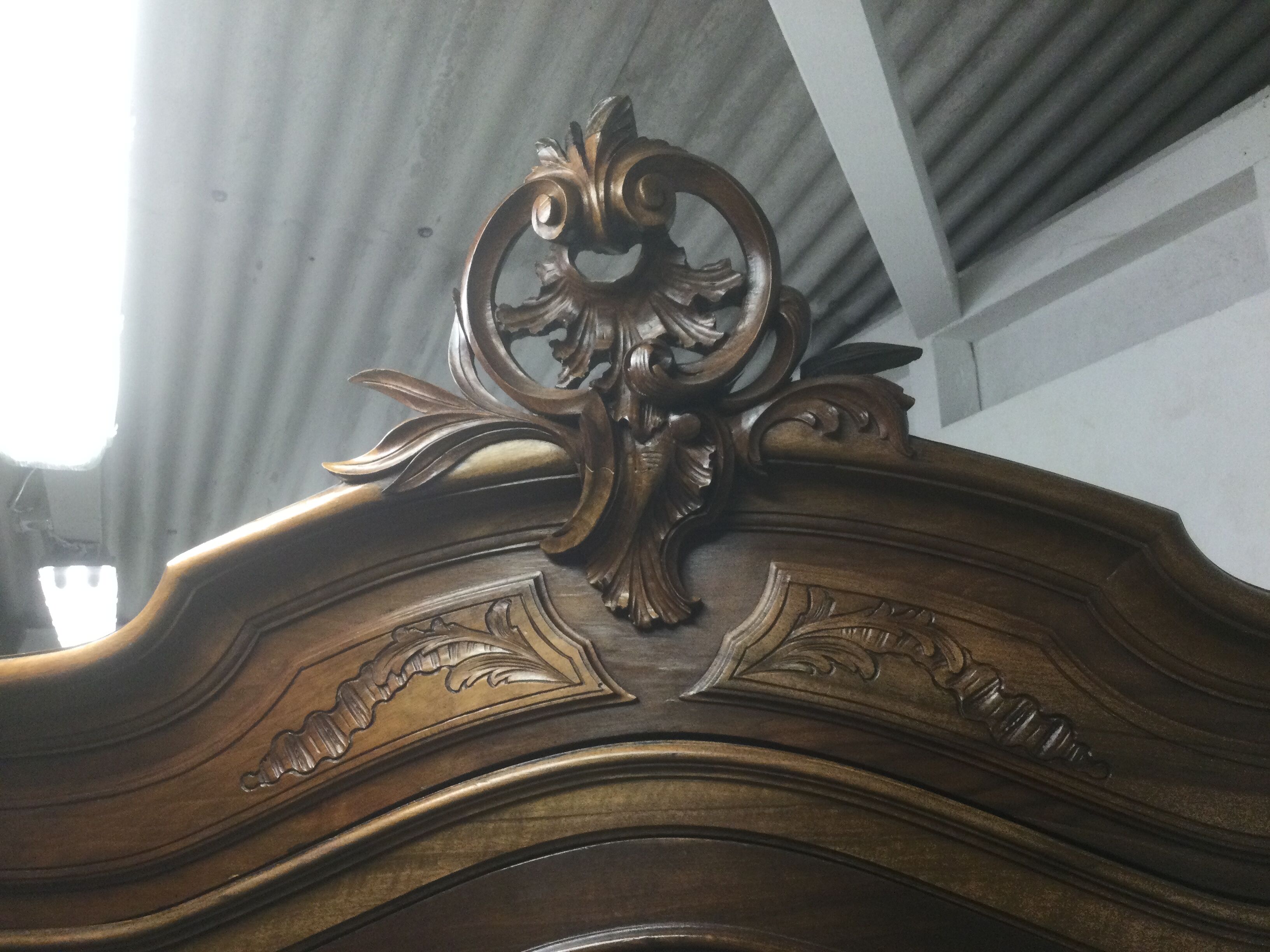 Bonnetière with mirror