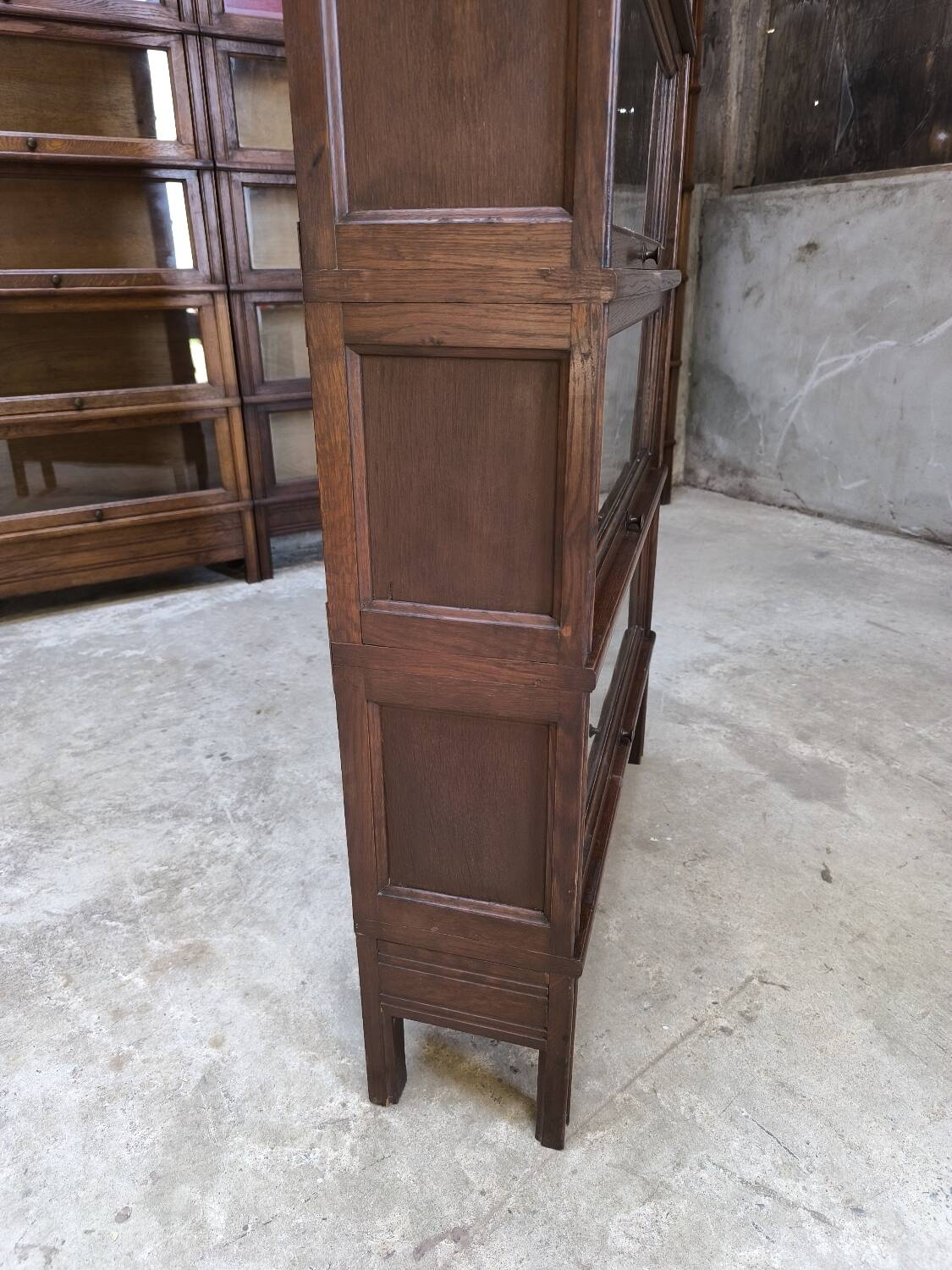 Oak display cabinet MD 1900